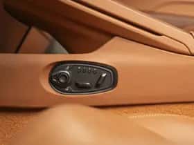 Aston Martin DB12 Volante (2024) thumbnail 47