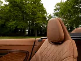 Aston Martin DB12 Volante (2024) thumbnail 49