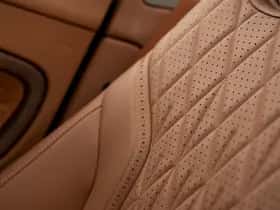 Aston Martin DB12 Volante (2024) thumbnail 50