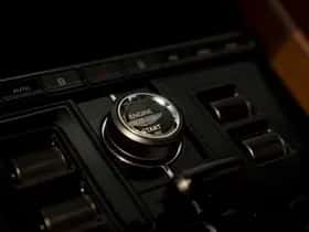 Aston Martin DB12 Volante (2024) thumbnail 55