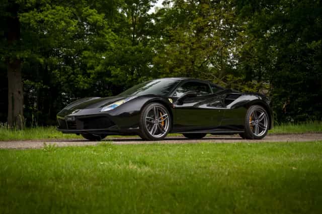 Ferrari 488 (2016) thumbnail 16