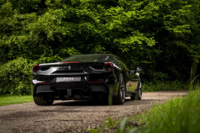Ferrari 488 (2016) thumbnail 22