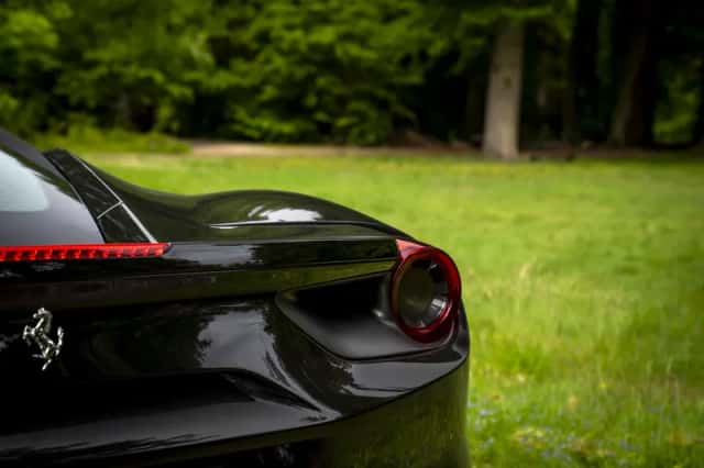 Ferrari 488 (2016) thumbnail 27
