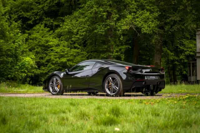 Ferrari 488 (2016) thumbnail 31
