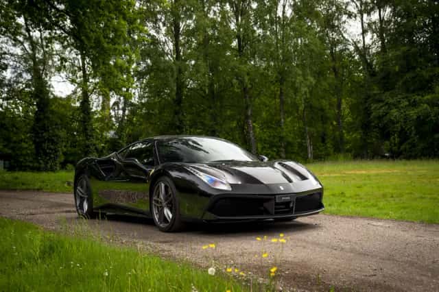 Ferrari 488 (2016) thumbnail 36