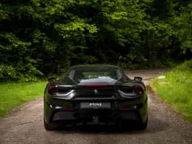 Ferrari 488 (2016) thumbnail 5