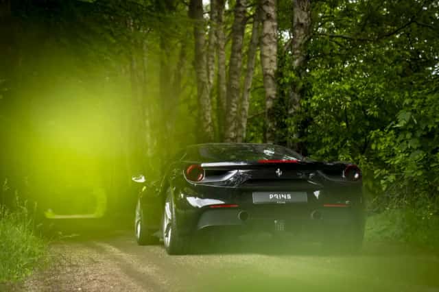 Ferrari 488 (2016) thumbnail 6