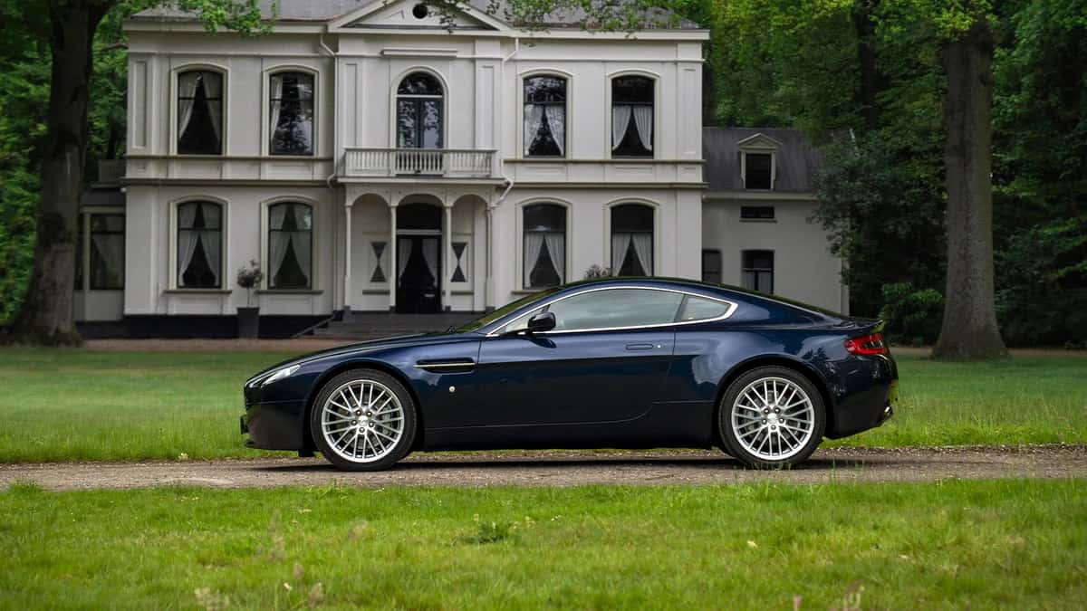 Aston Martin V8 Vantage (2009) — foto 1