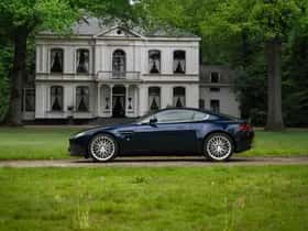 Aston Martin V8 Vantage (2009) thumbnail 1