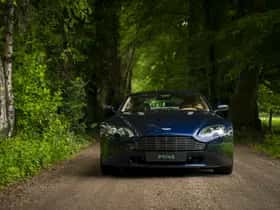 Aston Martin V8 Vantage (2009) thumbnail 2