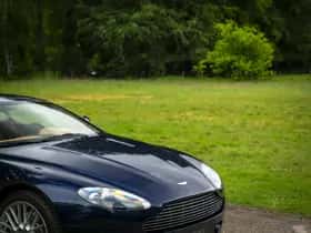 Aston Martin V8 Vantage (2009) thumbnail 17