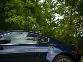 Aston Martin V8 Vantage (2009) thumbnail 30