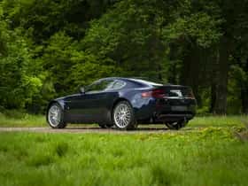 Aston Martin V8 Vantage (2009) thumbnail 4