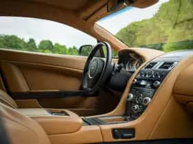 Aston Martin V8 Vantage (2009) thumbnail 37