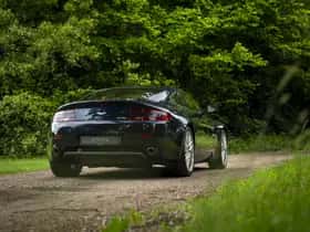 Aston Martin V8 Vantage (2009) thumbnail 6