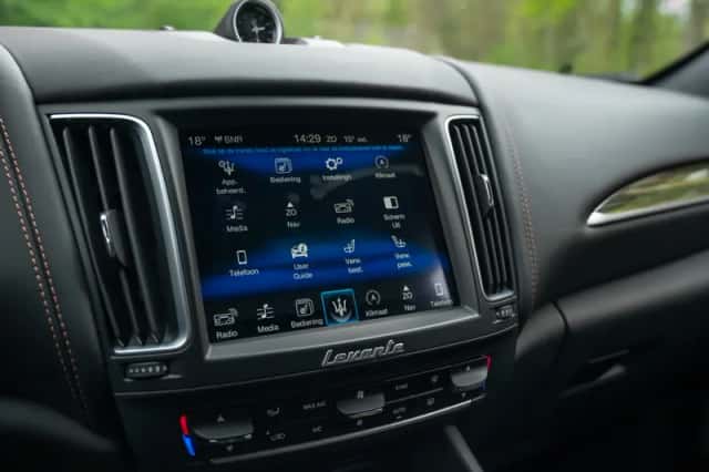 Maserati Levante (2016) thumbnail 11