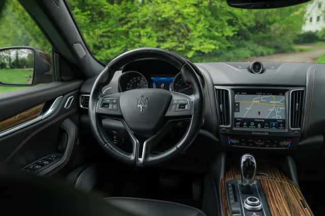 Maserati Levante (2016) thumbnail 10