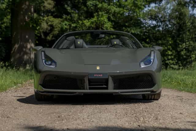 Ferrari 488 (2016) thumbnail 2