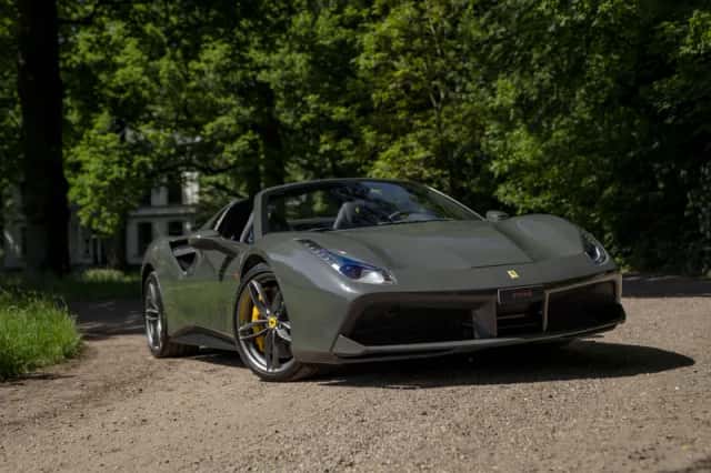 Ferrari 488 (2016) thumbnail 13