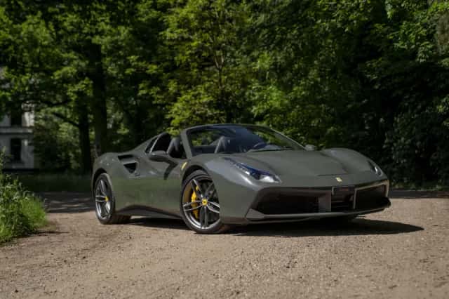 Ferrari 488 (2016) thumbnail 14