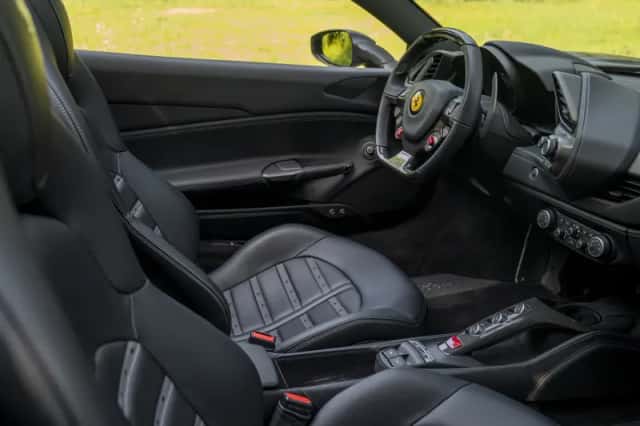 Ferrari 488 (2016) thumbnail 19