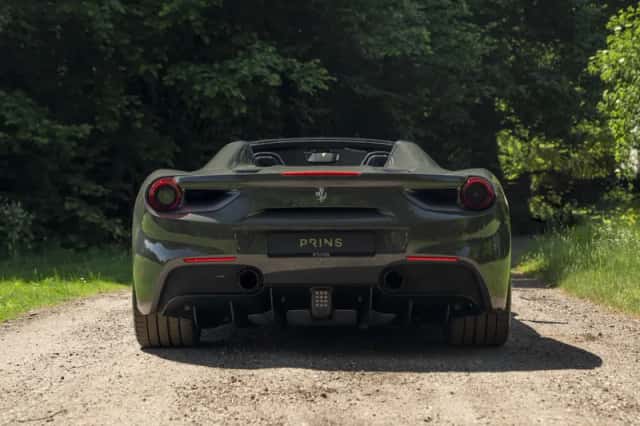 Ferrari 488 (2016) thumbnail 5