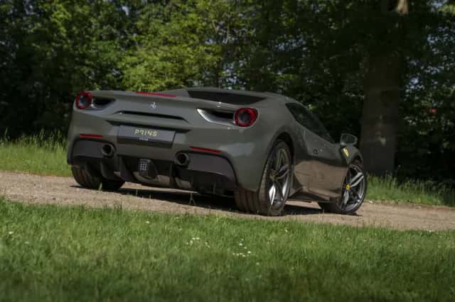 Ferrari 488 (2016) thumbnail 6