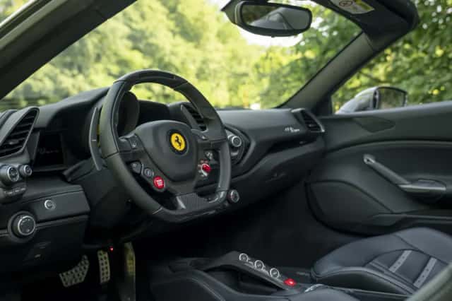 Ferrari 488 (2016) thumbnail 7