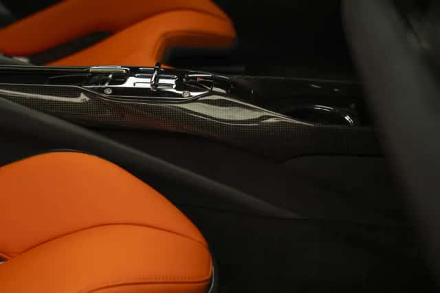 Ferrari 296 GTB (2024) thumbnail 12
