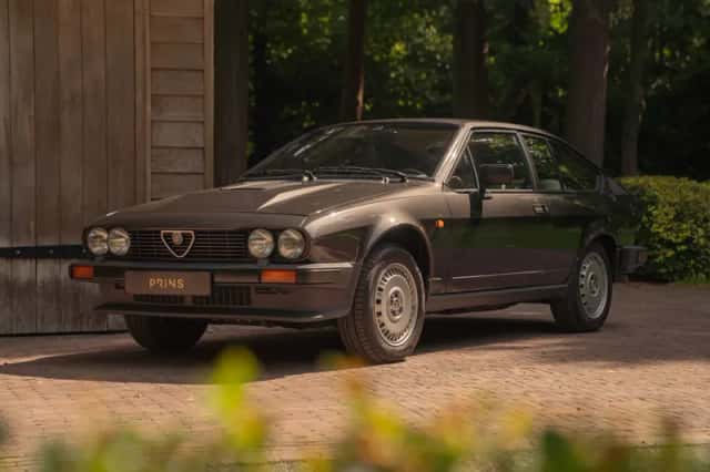 Alfa Romeo GTV (1982) thumbnail 2