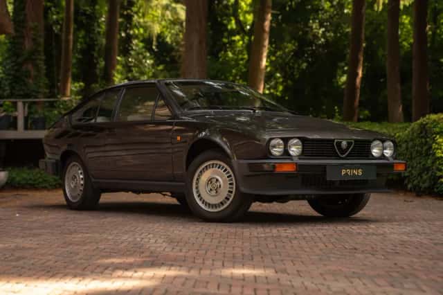 Alfa Romeo GTV (1982) thumbnail 13