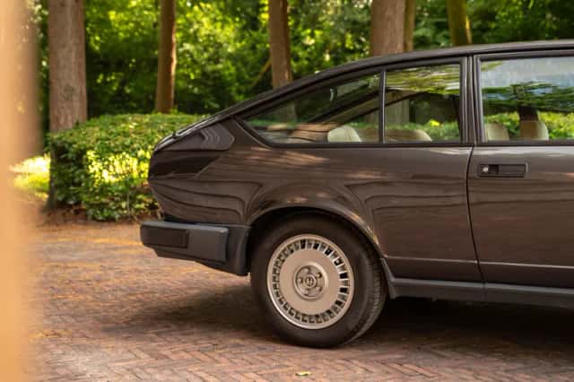 Alfa Romeo GTV (1982) thumbnail 24
