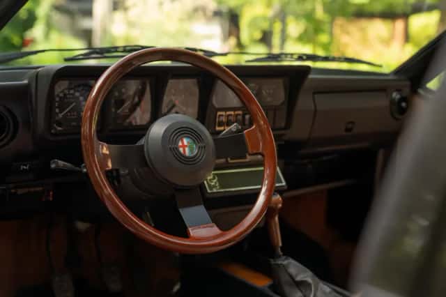 Alfa Romeo GTV (1982) thumbnail 43