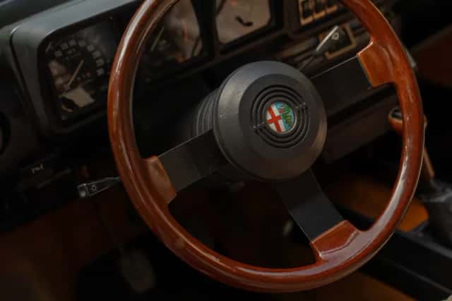 Alfa Romeo GTV (1982) thumbnail 49