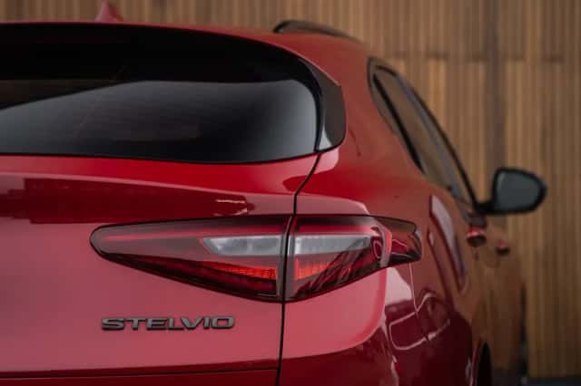 Alfa Romeo Stelvio (2020) thumbnail 21