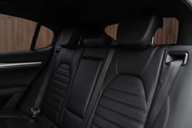 Alfa Romeo Stelvio (2020) thumbnail 9