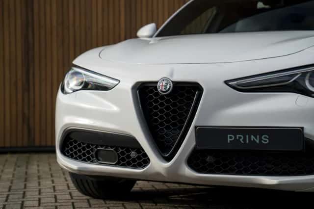 Alfa Romeo Stelvio (2021) thumbnail 14
