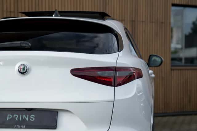 Alfa Romeo Stelvio (2021) thumbnail 20