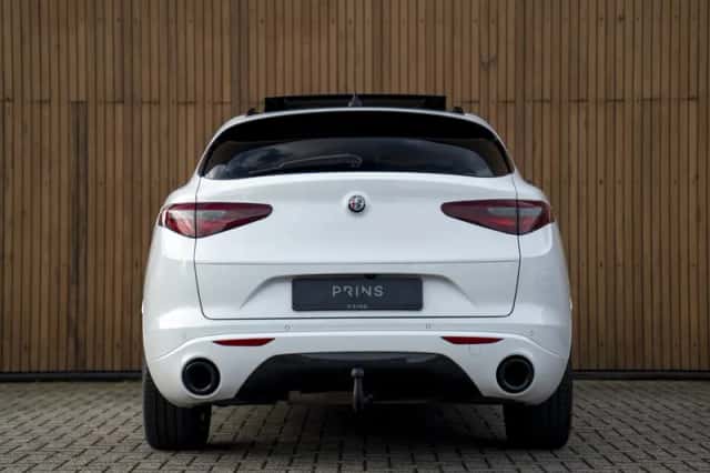 Alfa Romeo Stelvio (2021) thumbnail 5