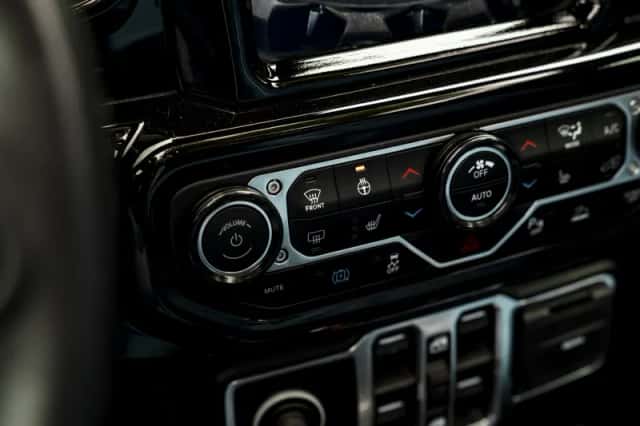 Jeep Wrangler (2022) thumbnail 52