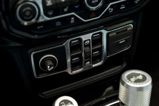 Jeep Wrangler (2022) thumbnail 53