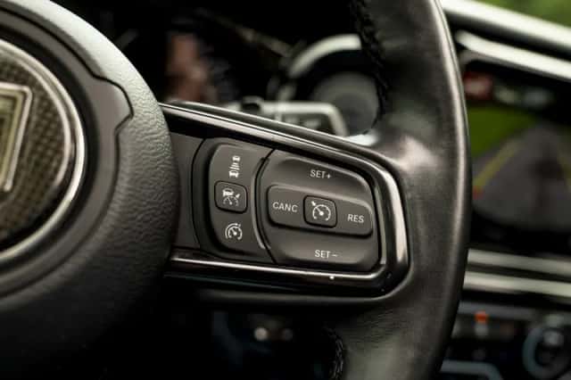 Jeep Wrangler (2022) thumbnail 54