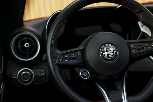 Alfa Romeo Giulia (2023) thumbnail 25