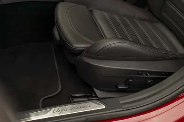 Alfa Romeo Giulia (2023) thumbnail 30