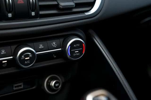 Alfa Romeo Giulia (2023) thumbnail 33