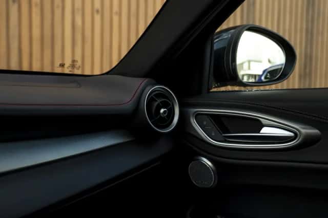 Alfa Romeo Giulia (2023) thumbnail 34