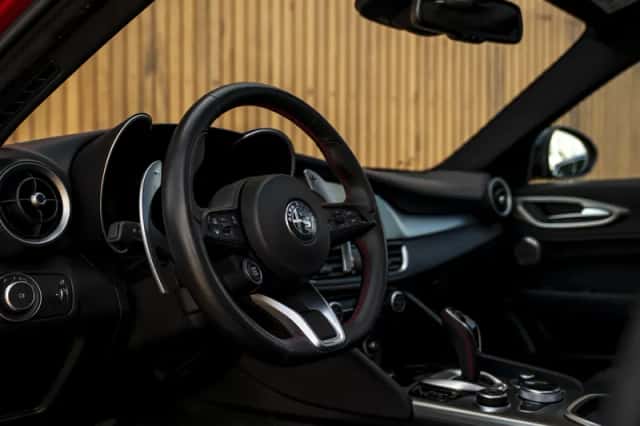 Alfa Romeo Giulia (2023) thumbnail 7