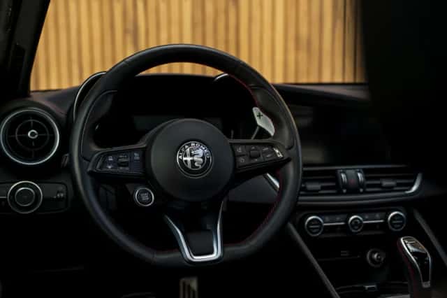 Alfa Romeo Giulia (2023) thumbnail 10