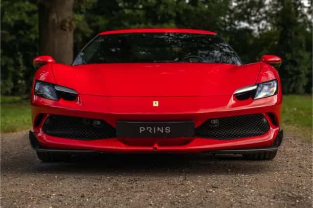 Ferrari 296 GTB (2024) thumbnail 2