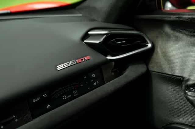 Ferrari 296 GTB (2024) thumbnail 57